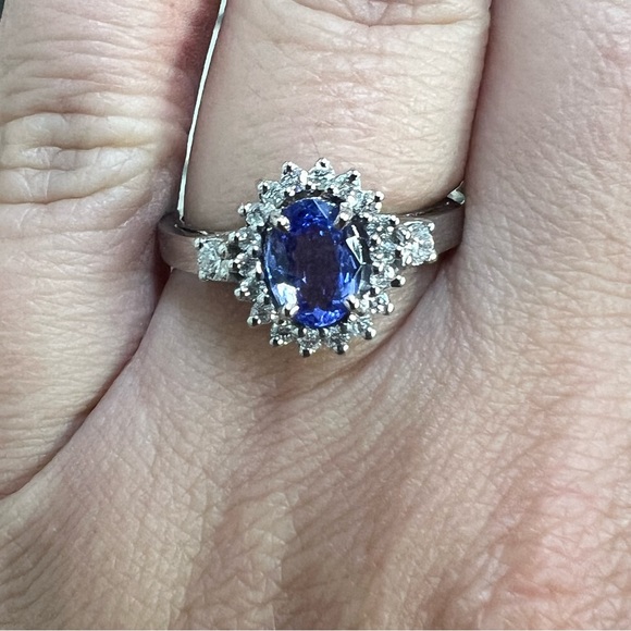 14k White Gold Diamond & Tanzanite Ring - Picture 9 of 9